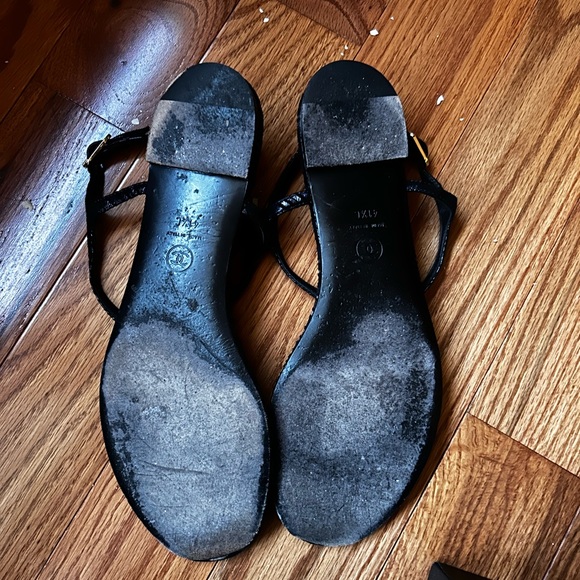 ❌❌SOLD❌❌ CHANEL T-Strap Sandal with CC Logo 2016 - Picture 6 of 7